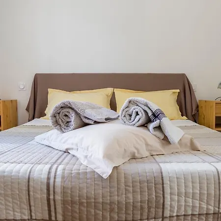 Villa La Luberonnette Saint-Saturnin-lès-Apt Habitación foto